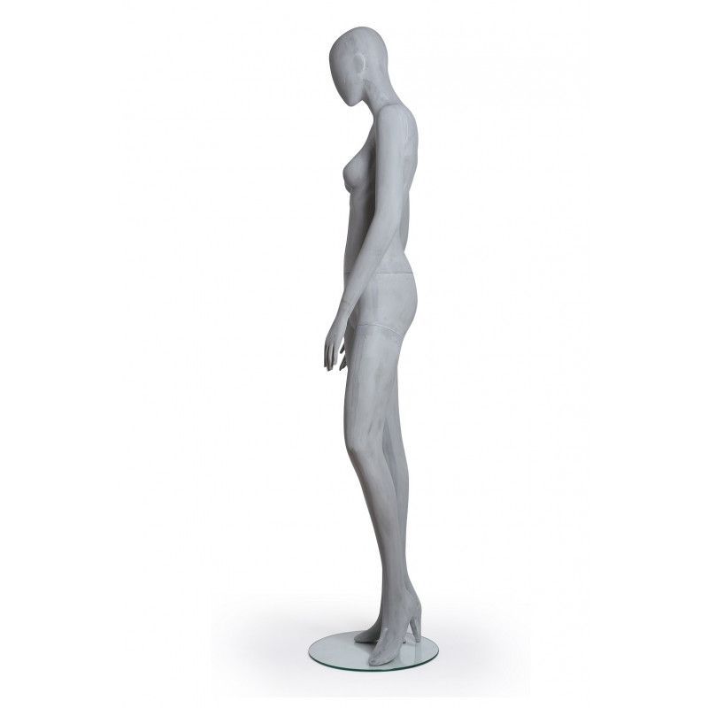 Image 4 : Maniquí senora en hormigón ...