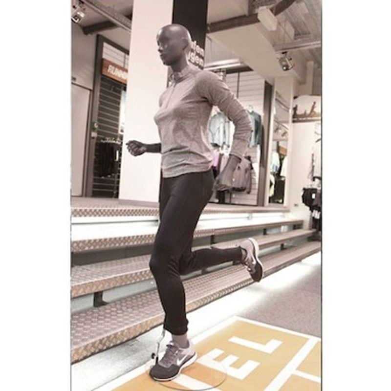 Image 2 : Mannequins de vitrine runner femme ...