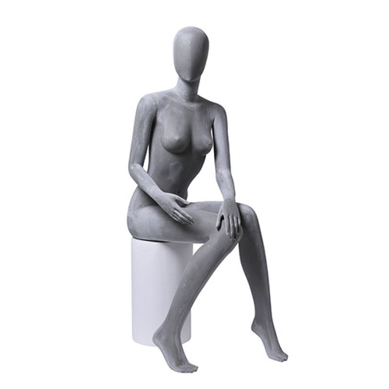 Mannequin femme assise coloris ciment : Mannequins vitrine