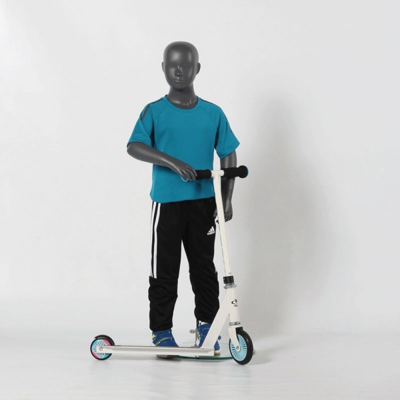 Image 3 : Mannequin vitrine enfant abstrait gris ...