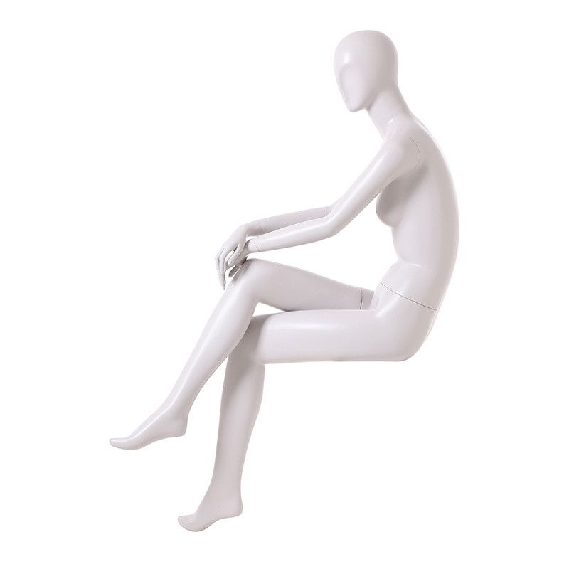 Image 2 : Mannequin féminin avec un ...