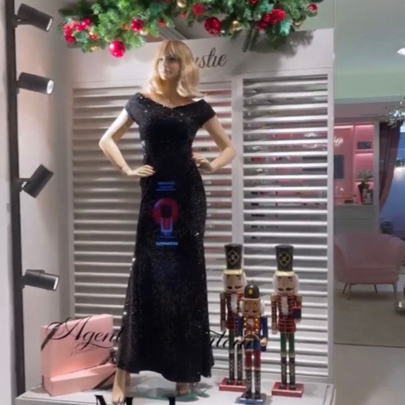 Image 6 : Mannequin vitrine femme r&eacute;aliste ...