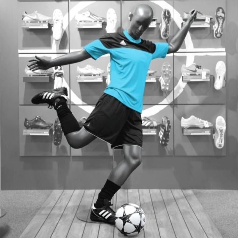 Image 3 : Mannequin de vitrine football de ...