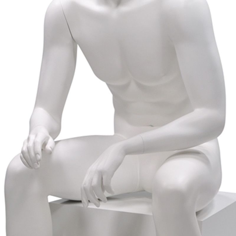 Image 3 : Mannequin vitrine homme assis avec ...