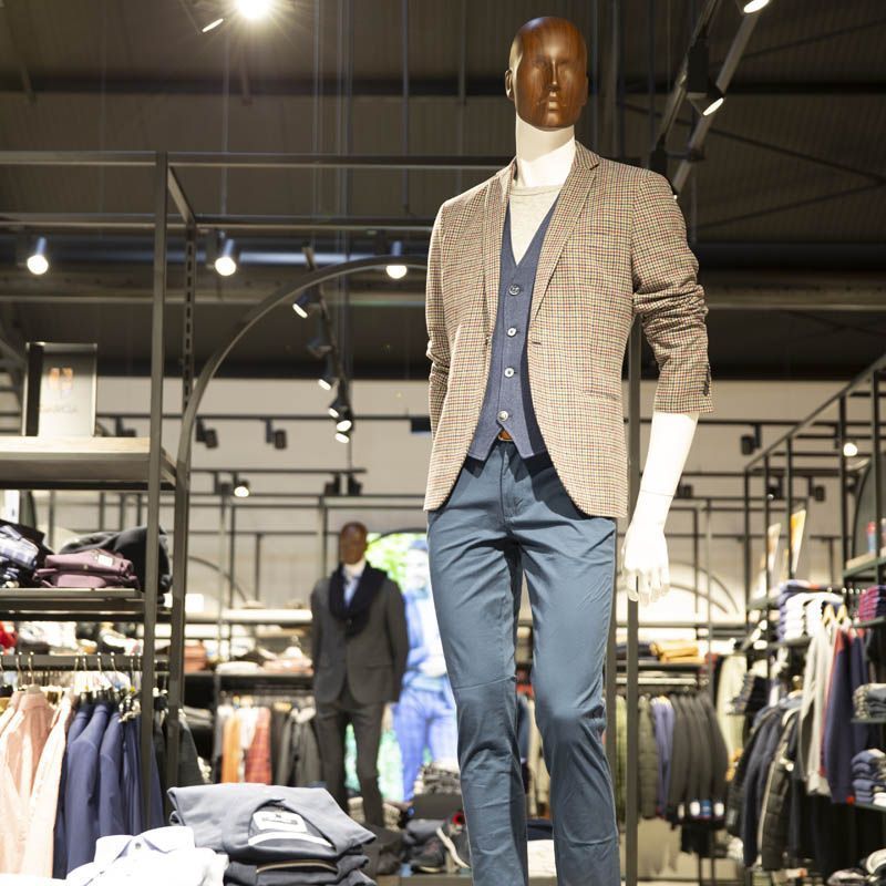 Image 3 : Mannequin homme décliné en ...