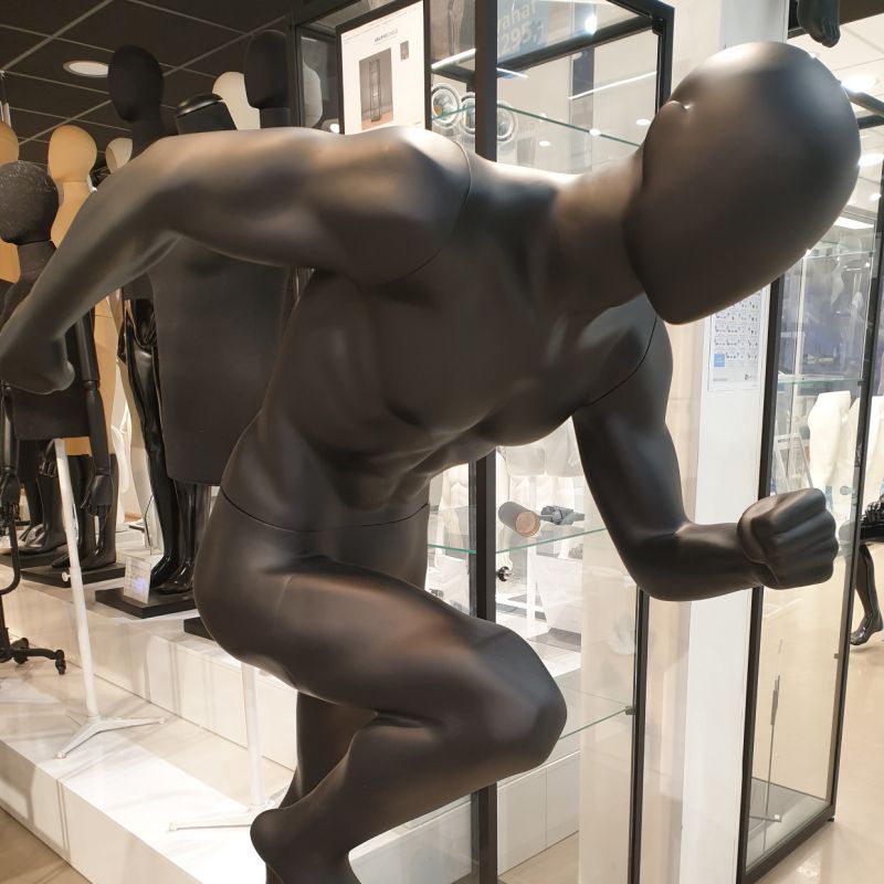 Image 7 : Mannequin vitrine homme sprinter noir ...