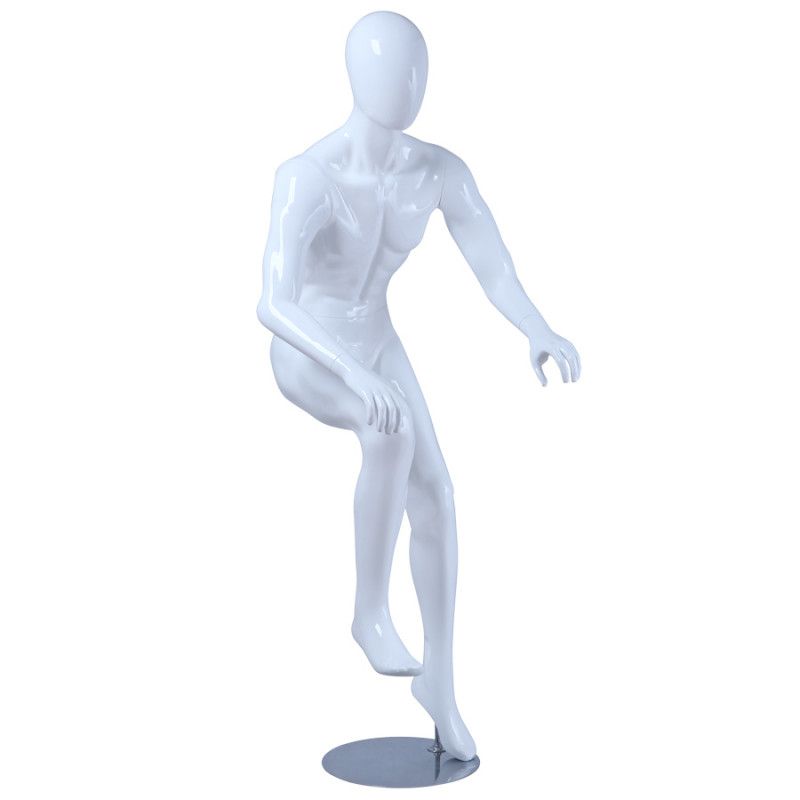Image 6 : Mannequin de vitrine en position ...