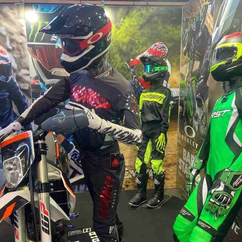 Image 7 : Mannequin de vitrine flexible en ...