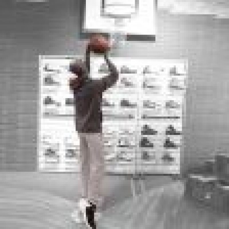 Image 2 : Men's basketball display mannequin ...