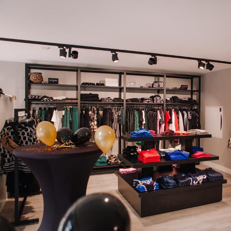 Retail shop shelving shop units