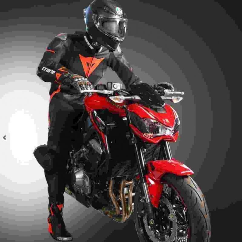 Image 3 : Mannequin flexible in motorcycle position ...