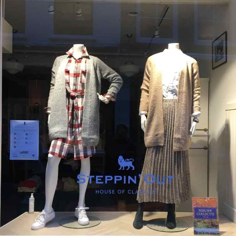 Image 2 : Trio de mannequins femme vitrine ...