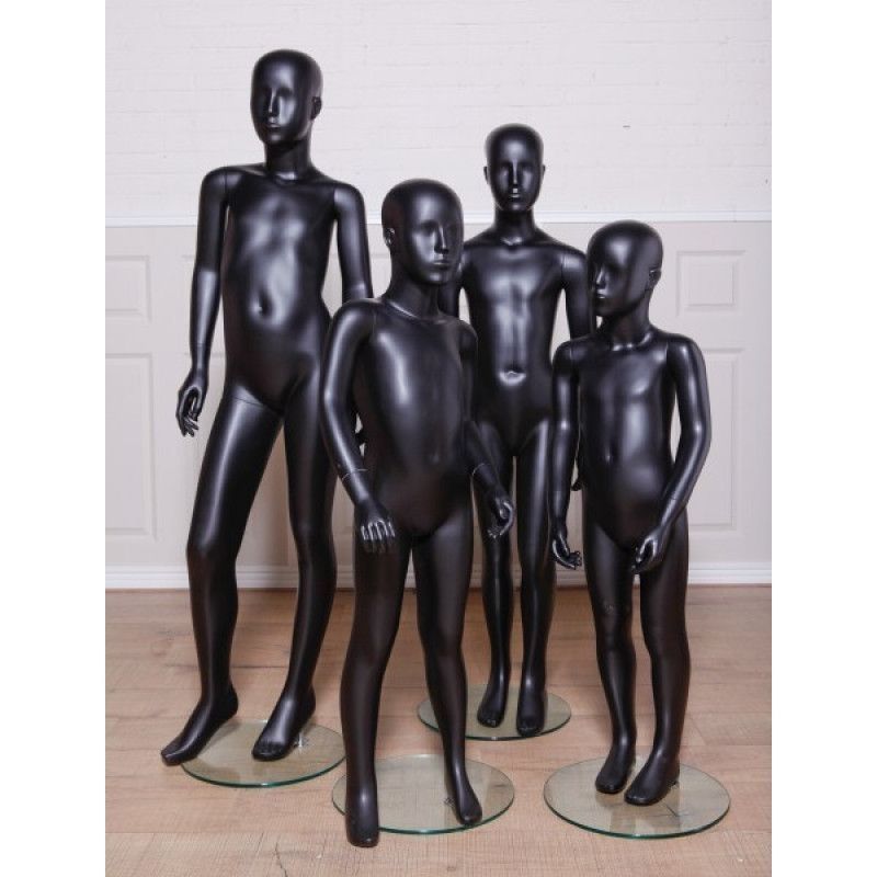 Packung mit 4 Schaufensterpuppen mit Kopf schwarz farbe. Kinder schaufensterfiguren ... Packet x 4 kinder figuren schwarz farbe : Mannequins vitrine