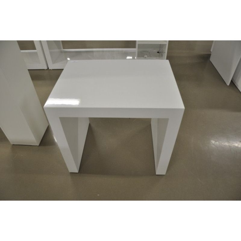 Petite table en bois blanc brillant : Mobilier shopping