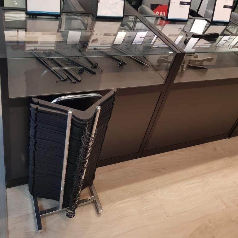 Image 1 : Phone shop counter with showcase ...