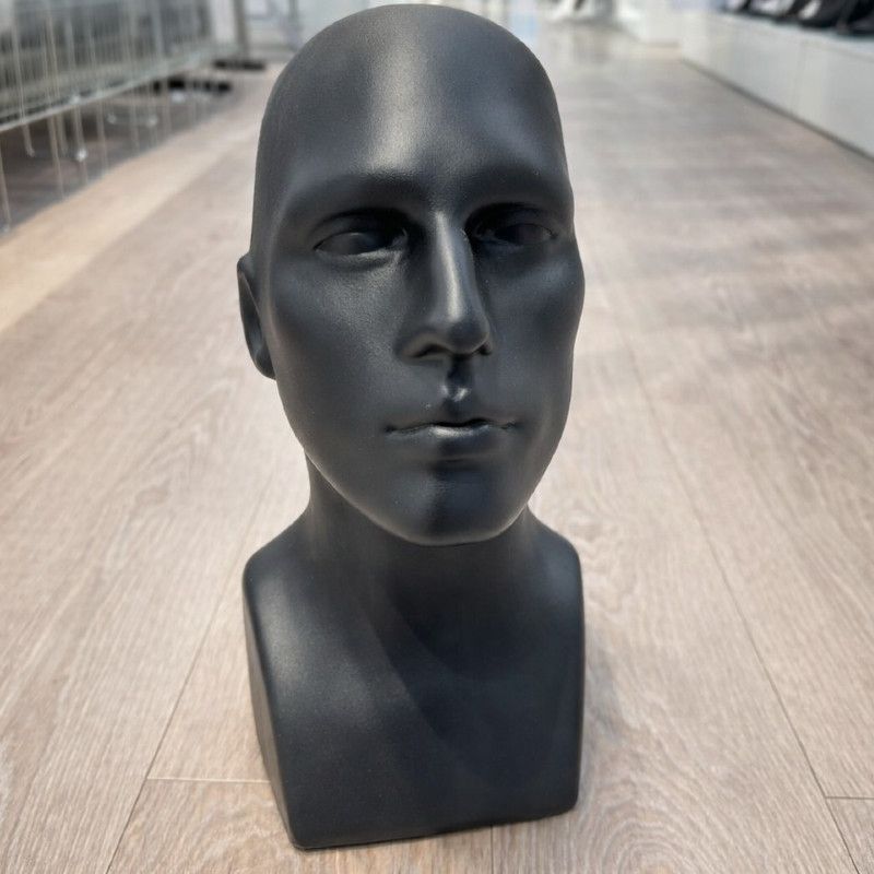 Image 1 : Kopf einer m&auml;nnlichen Schaufensterpuppe ...