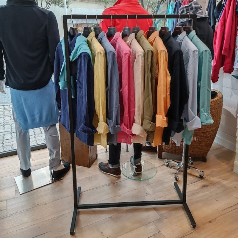 Image 7 : Portant vêtement droit pour ...