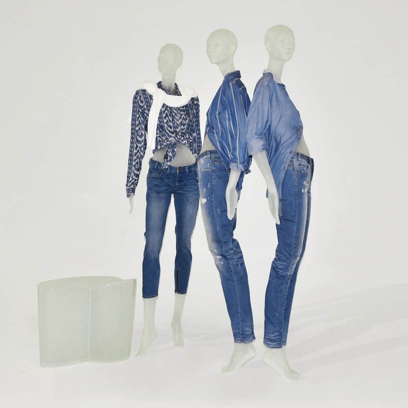 Image 4 : Women's artistic window mannequin ...