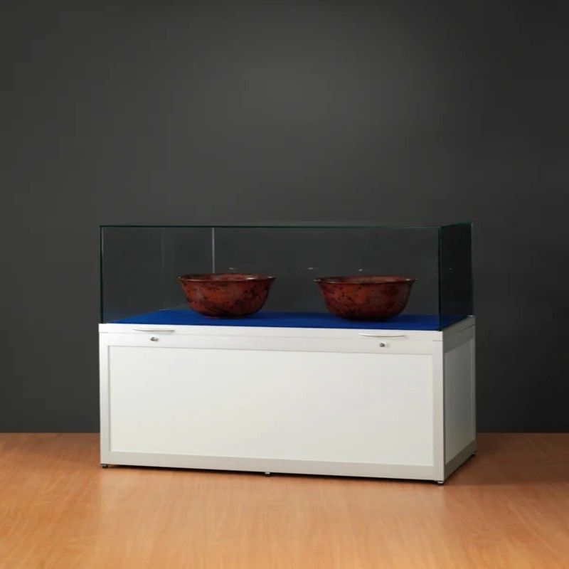 Silver window with 100cm silver dome : Mobilier shopping