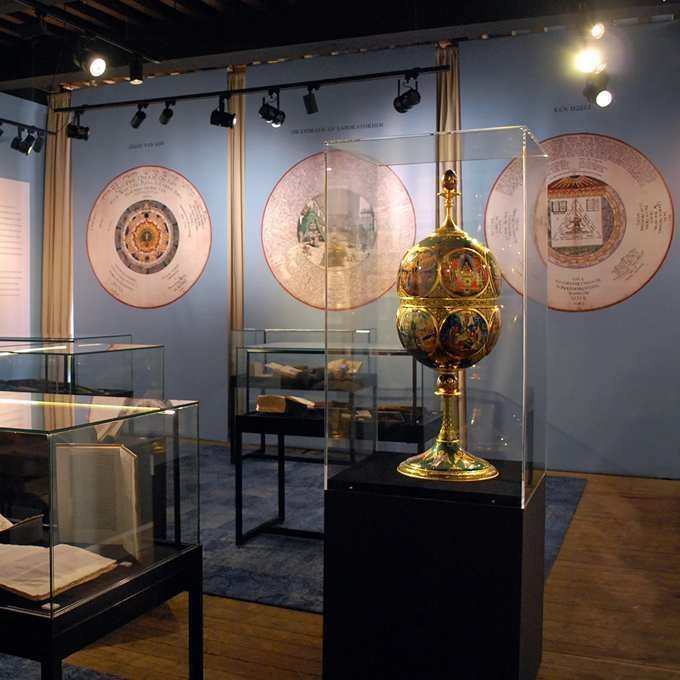 Image 2 : Escaparate con campana de cristal ...