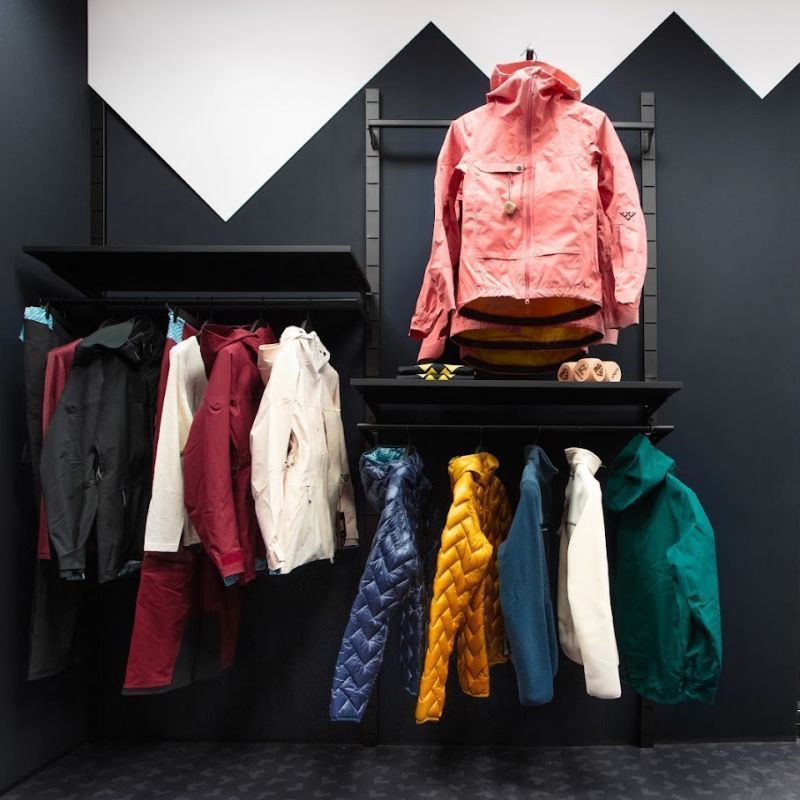 Image 5 : Wall gondolas DESIGN CLOTHING RACK ...