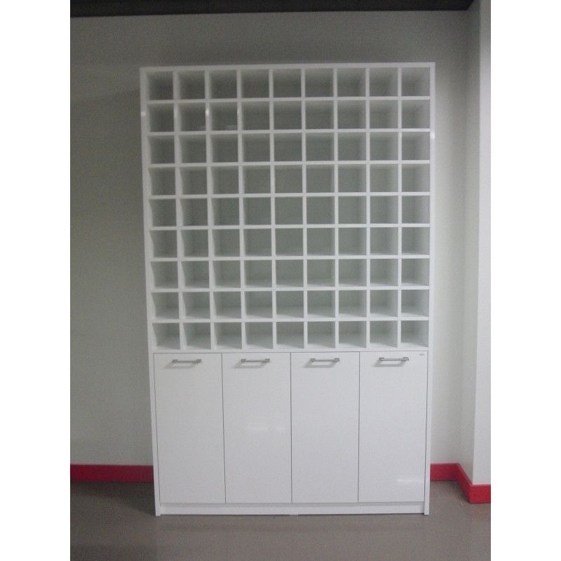 Wardrobe for shop with white lockers : Mobilier shopping