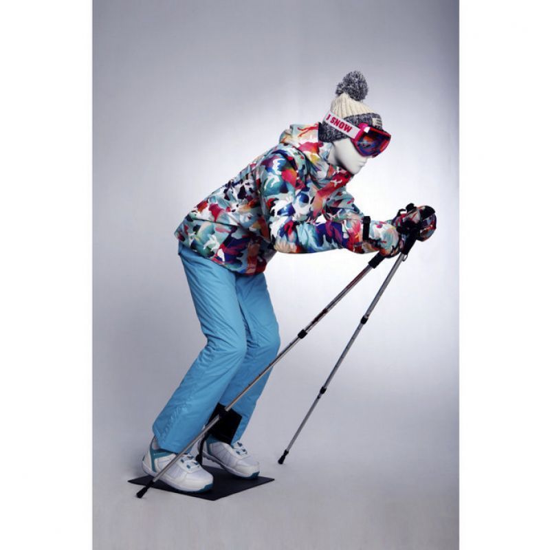 Image 3 : Female ski window mannequin in ...