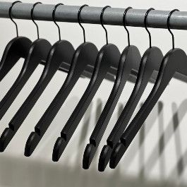 Wooden coat hangers 25  Hangers black wood without bar 44 cm Cintres magasin