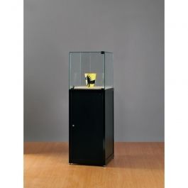RETAIL DISPLAY CABINET - STANDING DISPLAY CABINET : Window with glass bell and black wheels.