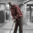 Image 2 : Mannequin golf player outdoors
