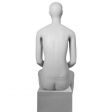 Image 4 : Manichino donna seduto grigio chiaro ...