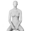 Image 6 : Manichino donna seduto grigio chiaro ...