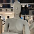 Image 7 : Maniquí sin rasgos de tienda ...