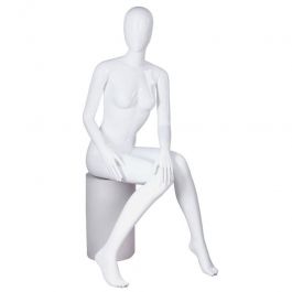 PROMOTIONS MANNEQUINS VITRINE FEMME : Mannequin femme assise coloris blanc