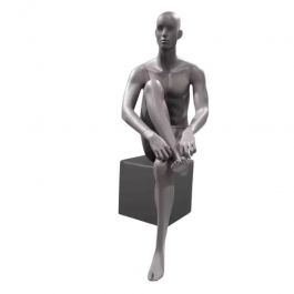 PROMOTIONS MALE MANNEQUINS : Mannequin man sitting cross-legged