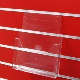 Accessori per pareti attrezzate negozi Portadepliant A4 su pannelli scanalati Presentoirs shopping