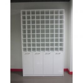 COUNTERS DISPLAY & GONDOLAS : Wardrobe for shop with white lockers