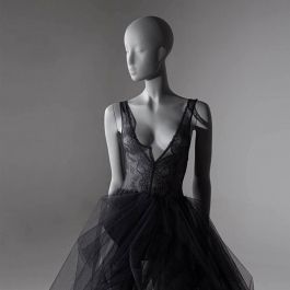 FEMALE MANNEQUINS - MANNEQUIN ABSTRACT : Abstract female mannequin for luxury display