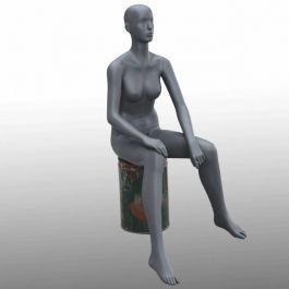 MANNEQUINS DE VITRINES : Mannequin de vitrine femme assise couleur grise