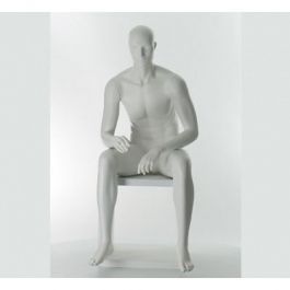 MANNEQUINS DE VITRINES : Mannequin de vitrine homme assis t&ecirc;te semie abstraite