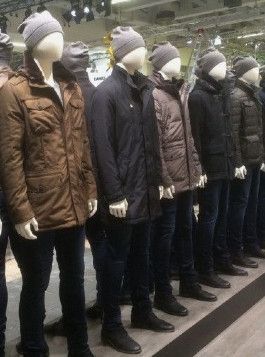 WHITE MANNEQUINS STRAIGHT POSITION