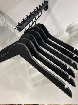 25 BLACK HANGERS 44 CM