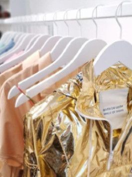 25 WHITE HANGERS 44CM