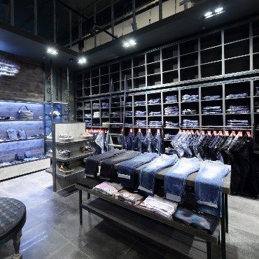 MANNEQUINS SHOPPING : ARREDAMENTO NEGOZI